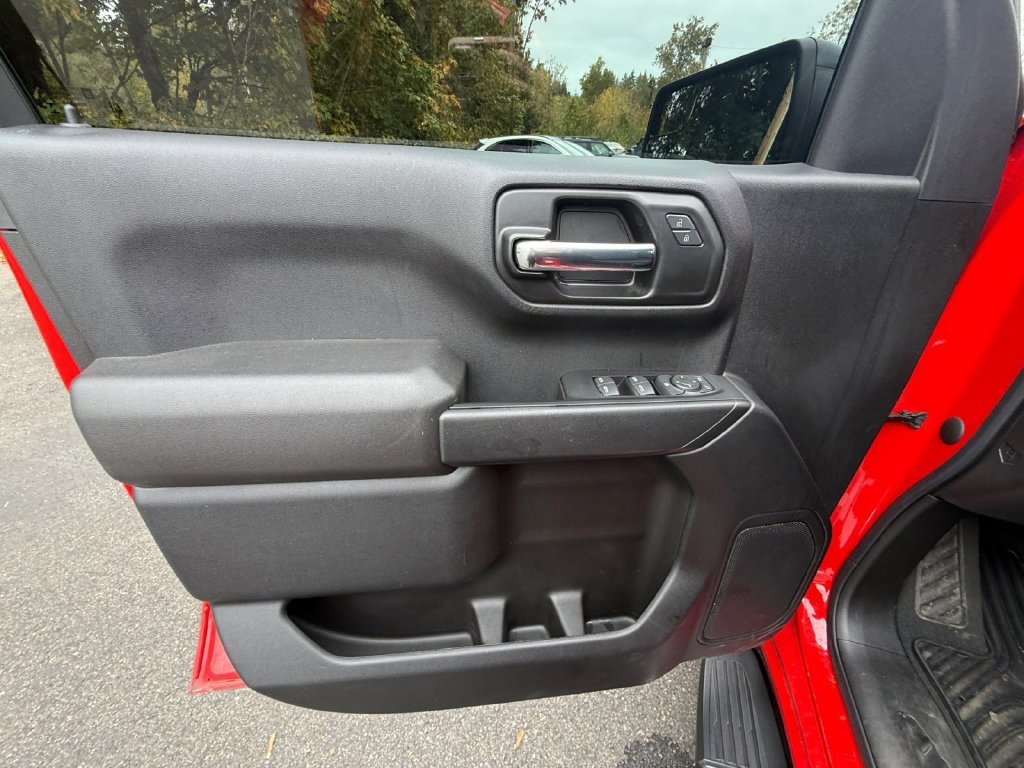 Used 2022 Red Chevrolet Custom image 12