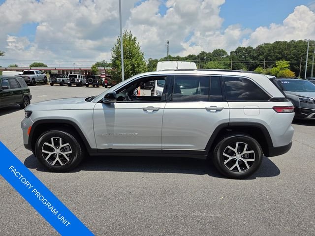Used 2025 Silver Jeep Limited image 4