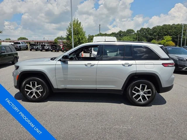Used 2025 Silver Jeep Limited image 4