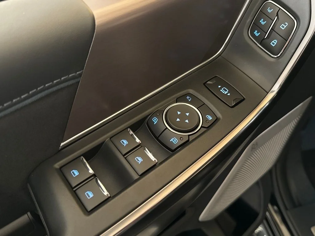 New 2026 Black Ford Platinum image 22