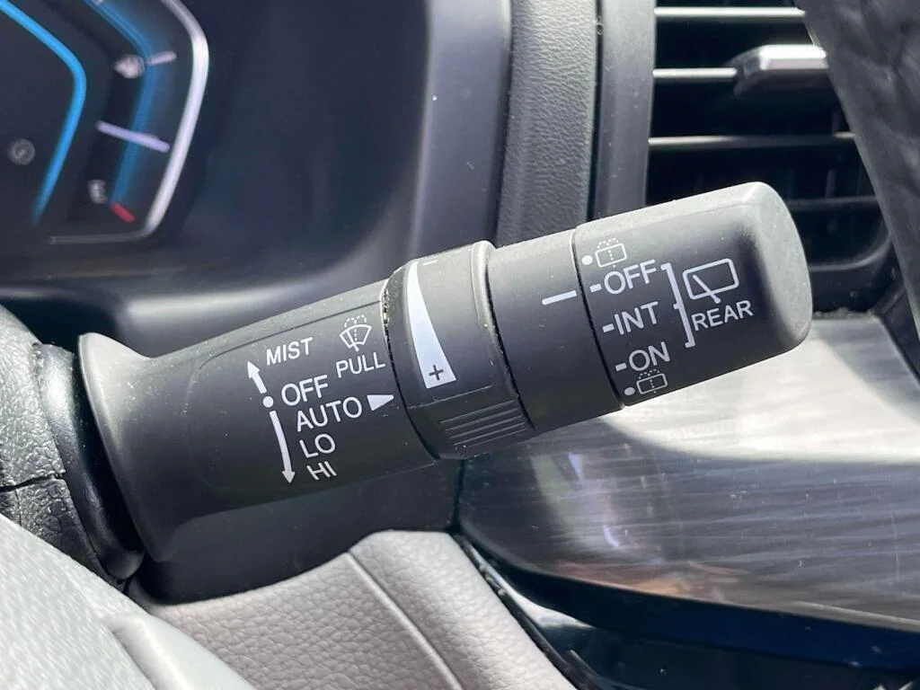 Used 2022 Lunar Silver Metallic Honda Elite image 40
