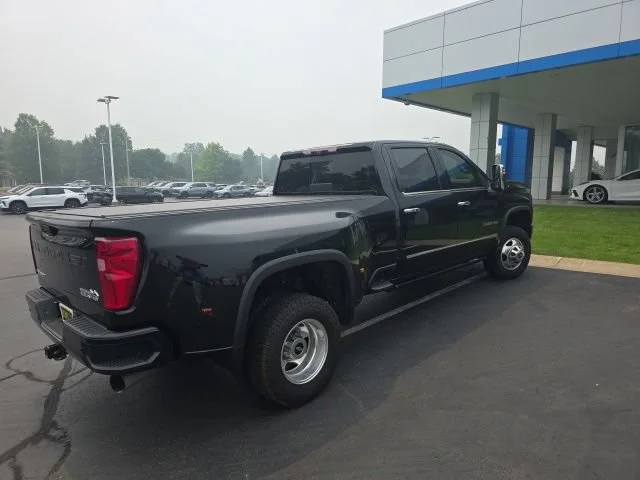 Used 2021 Black Chevrolet High Country image 13