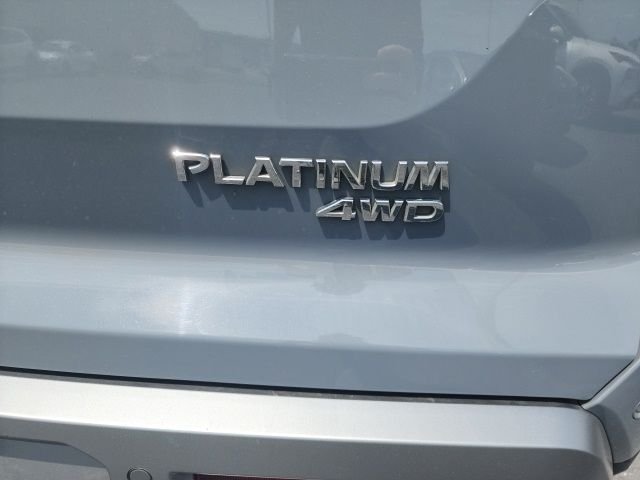 Used 2022 Gray Nissan Platinum image 8