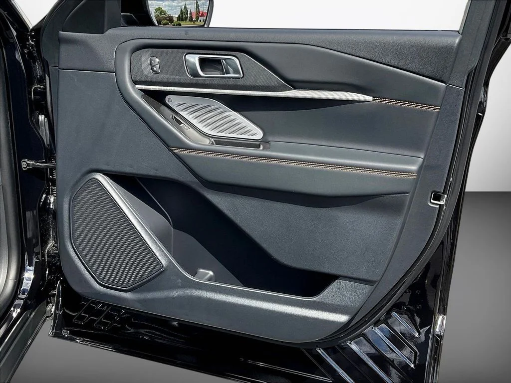 New 2026 Agate Black Metallic Ford Tremor® image 32