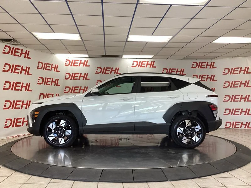 Used 2024 White Hyundai SEL image 4