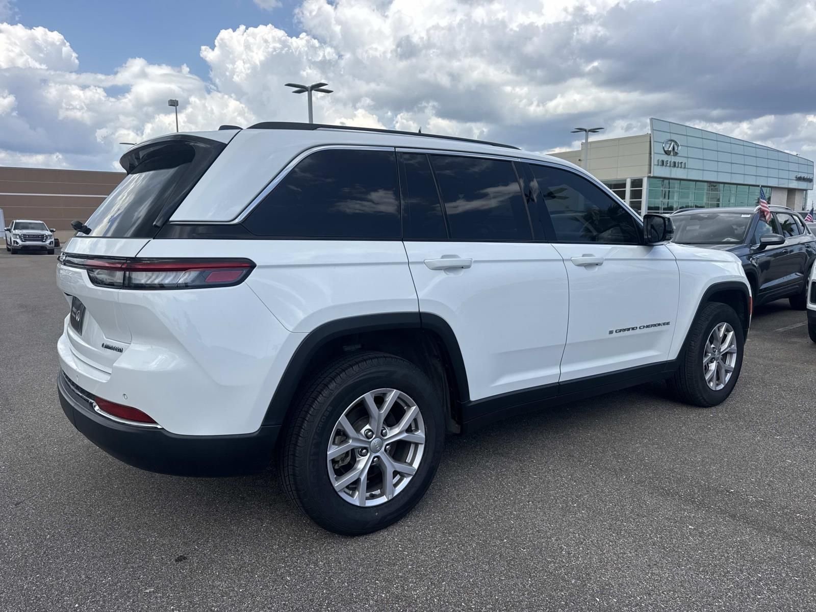 Used 2022 White Jeep Limited image 5