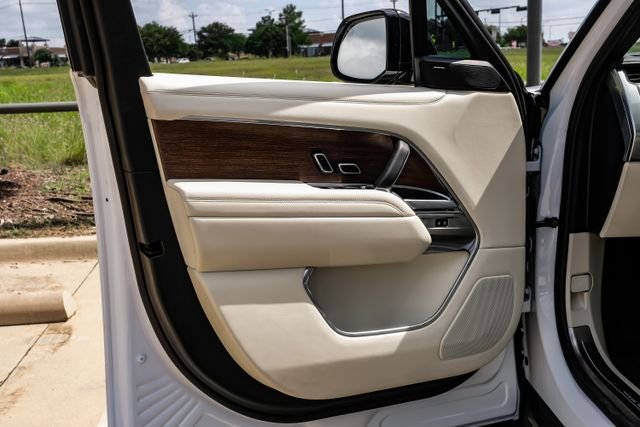 Used 2025 White Land Rover SE image 46