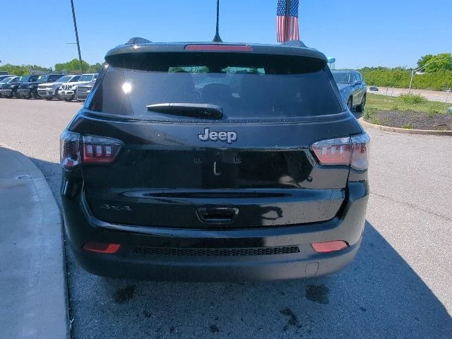 New 2026 Black Jeep Latitude image 27