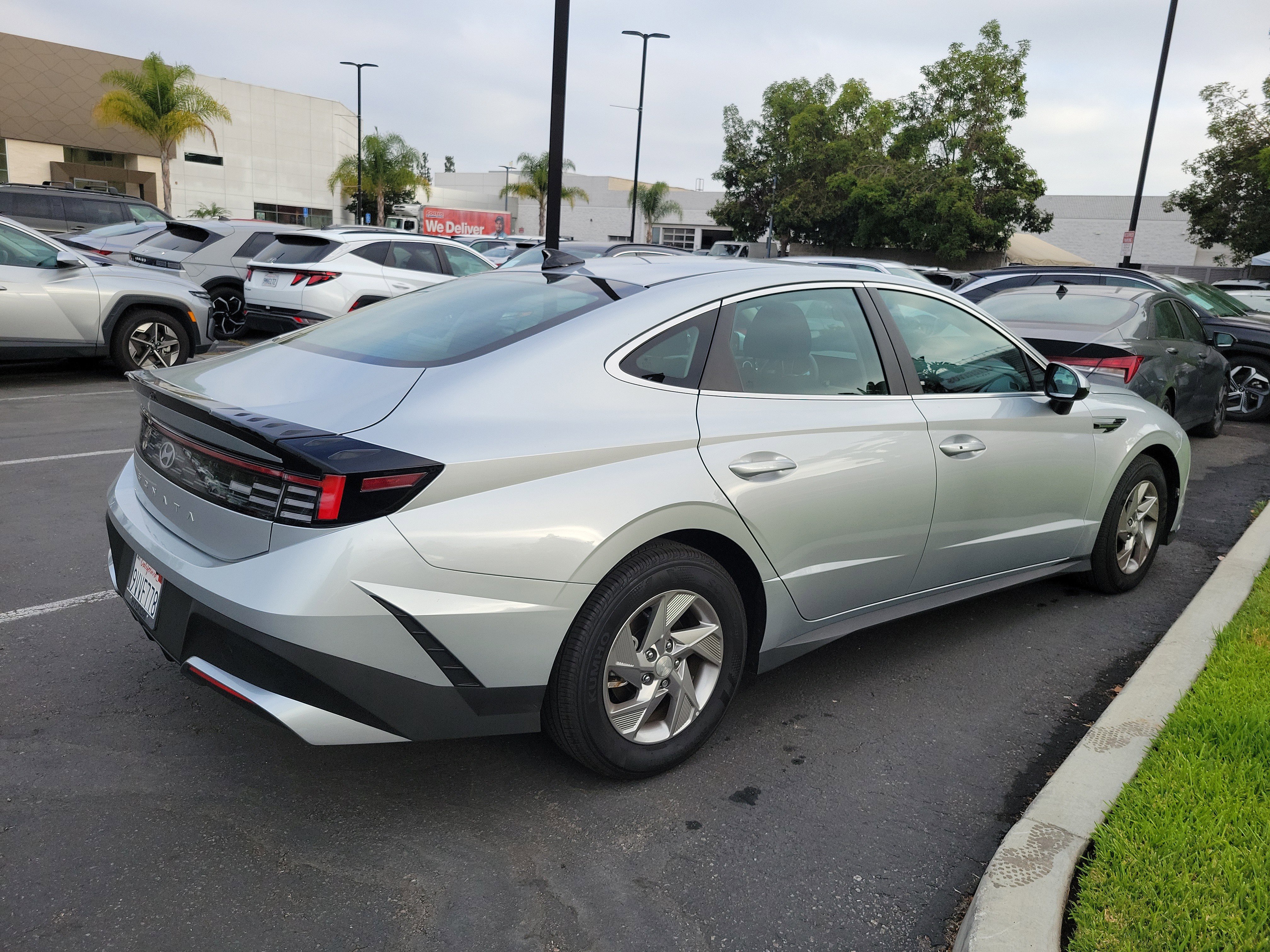 Certified Used 2025 Aero Silver Hyundai SE image 4
