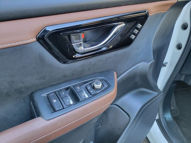 Used 2025 Crystal White Pearl Subaru Touring image 28