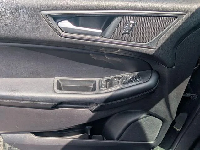 Used 2022 Forged Green Metallic Ford SE image 61