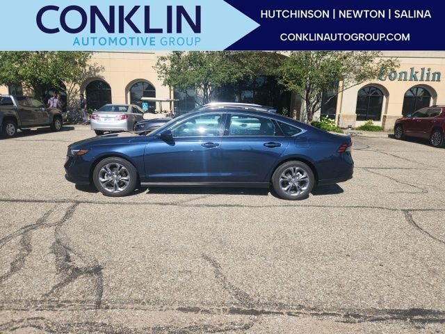 Used 2024 Canyon River Blue Metallic Honda EX image 1