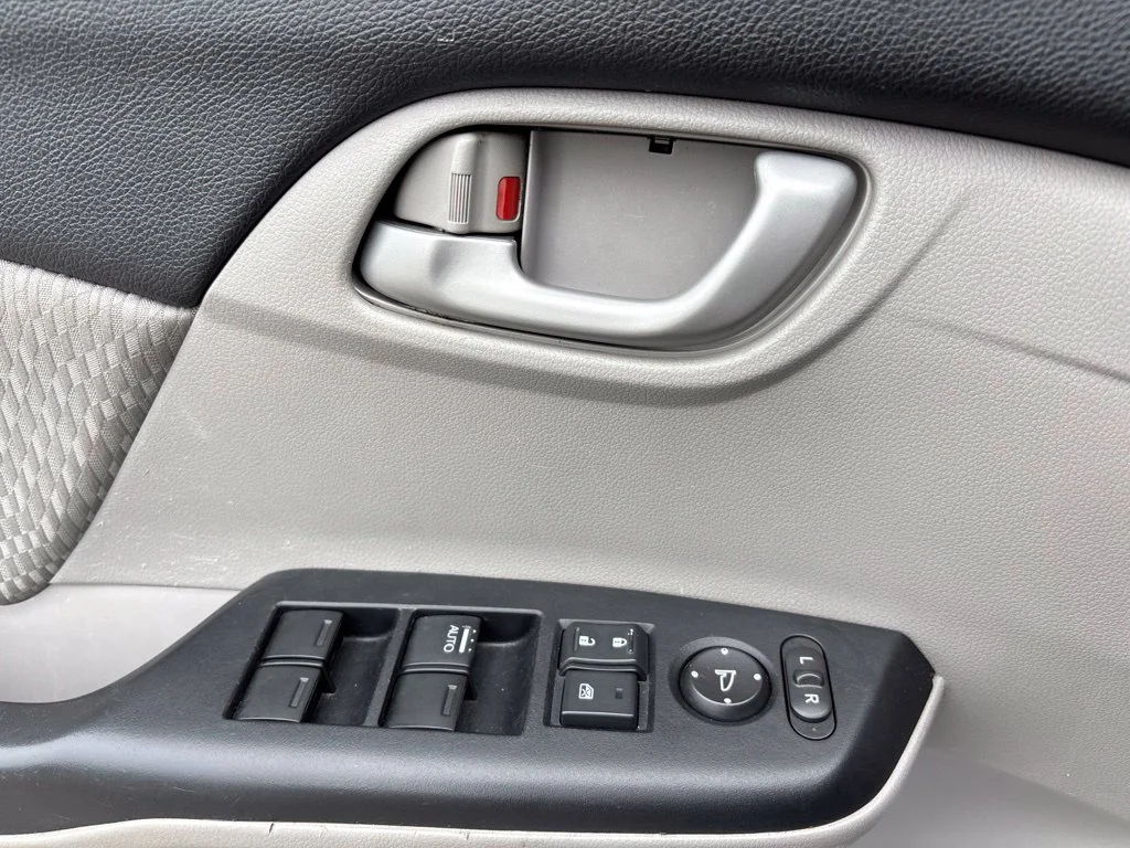 Used 2015 Gray Honda LX image 13
