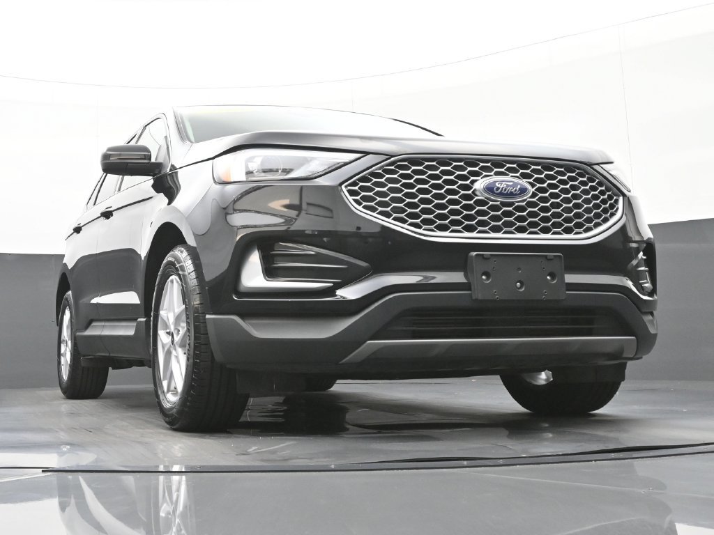 Used 2023 Black Ford SEL image 44