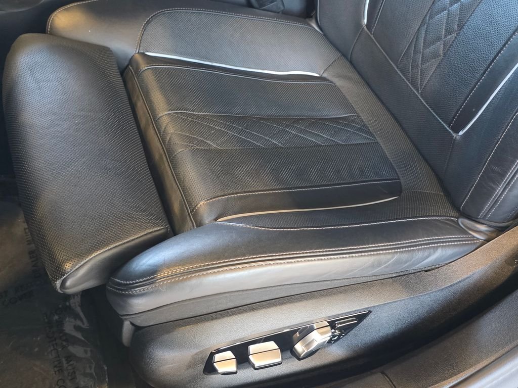 2021 BMW 7 Series M760i - Photo 68