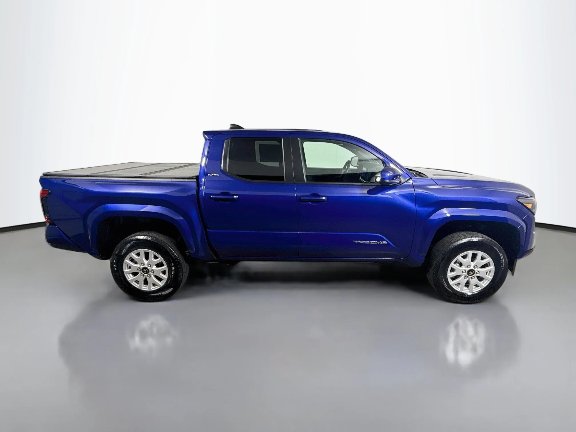 Used 2025 Blue Crush Metallic Toyota SR5 image 8
