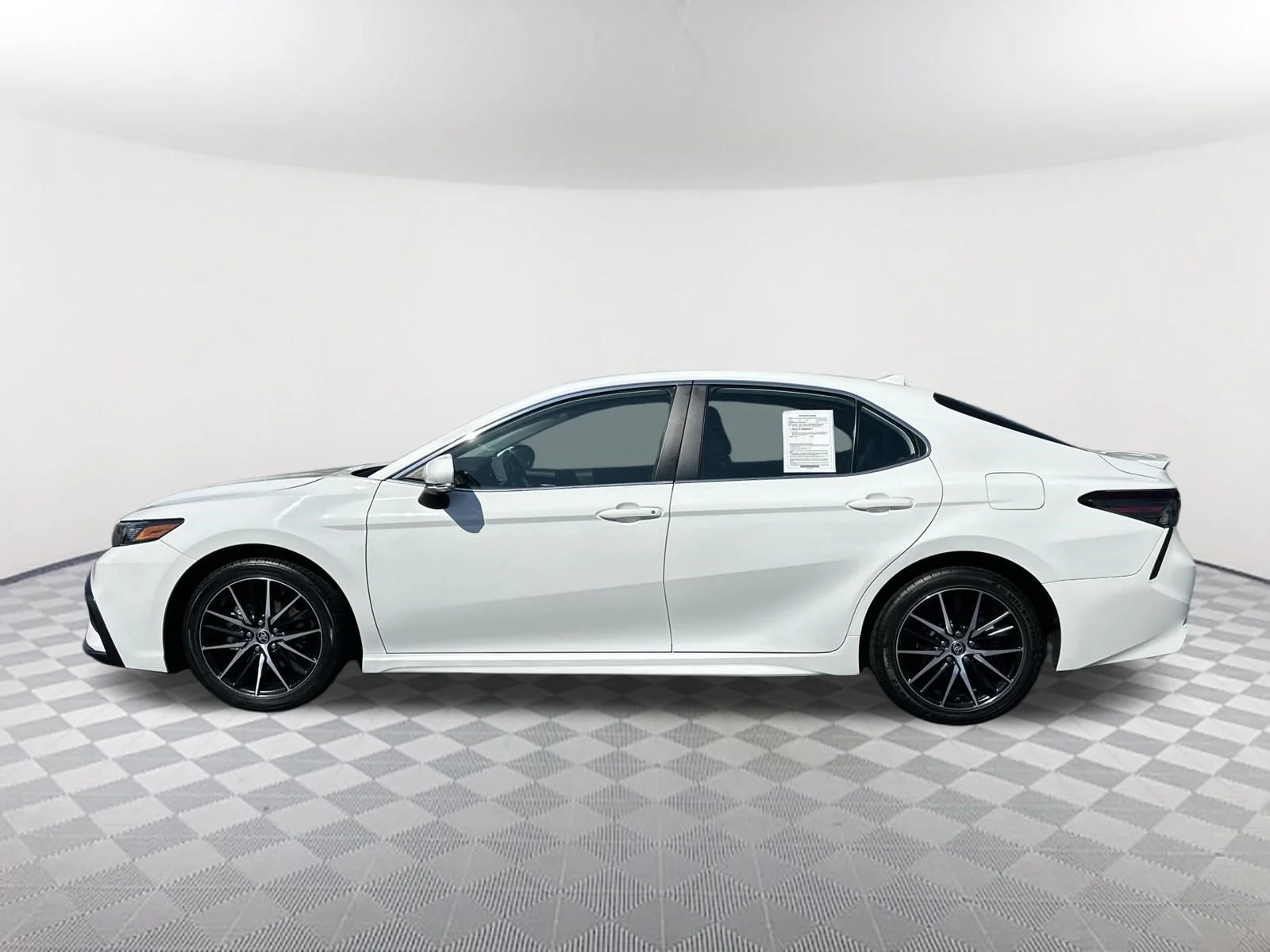 Used 2024 Ice Cap Toyota SE image 8