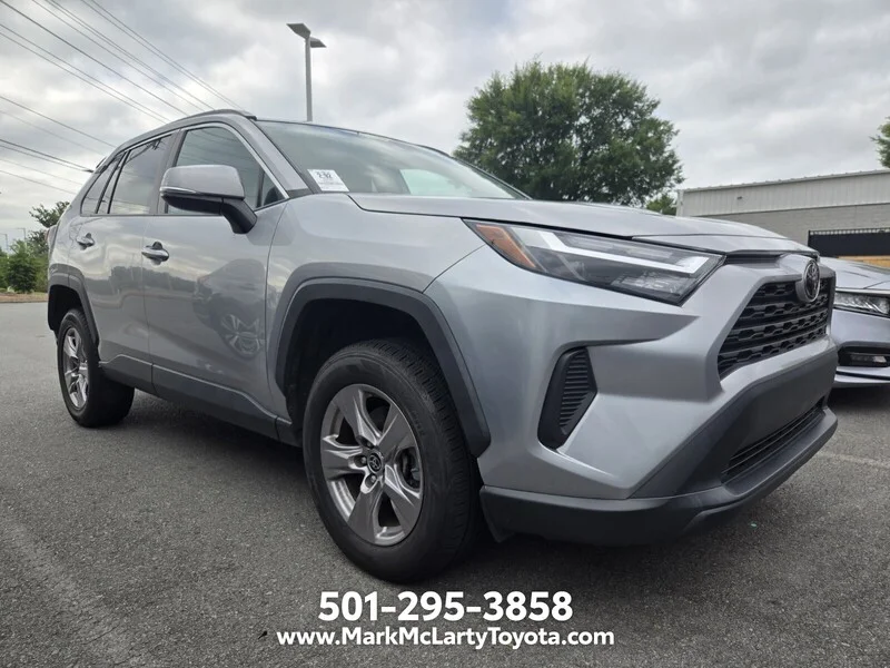 Used 2022 Silver Sky Metallic TOYOTA XLE image 11