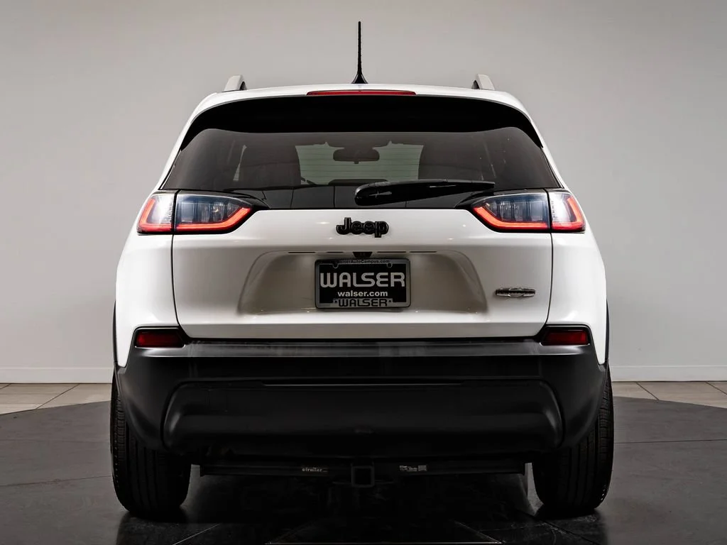 Used 2019 Bright White Clear Coat Jeep Latitude image 7