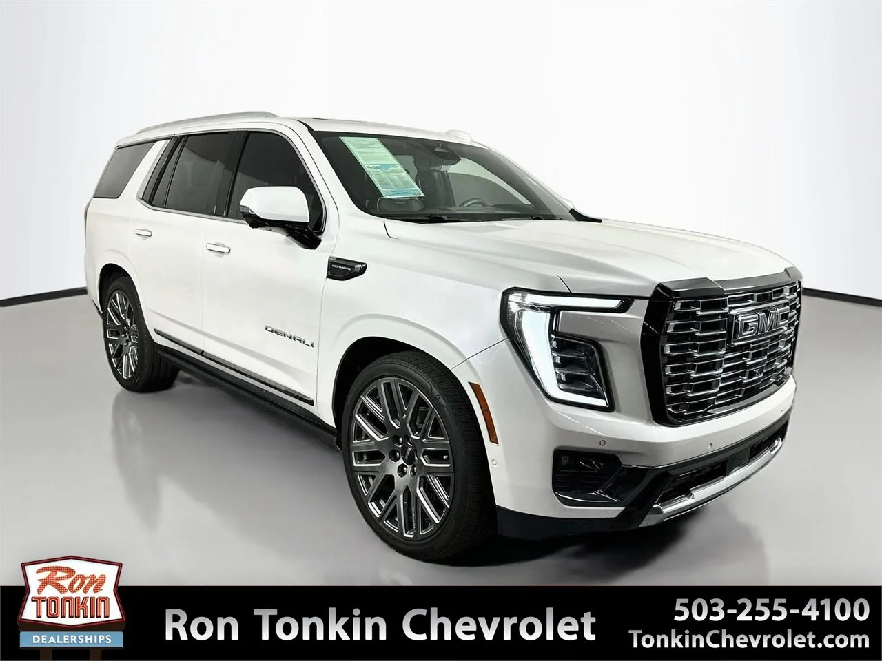 Used 2025 White GMC Denali Ultimate image 1