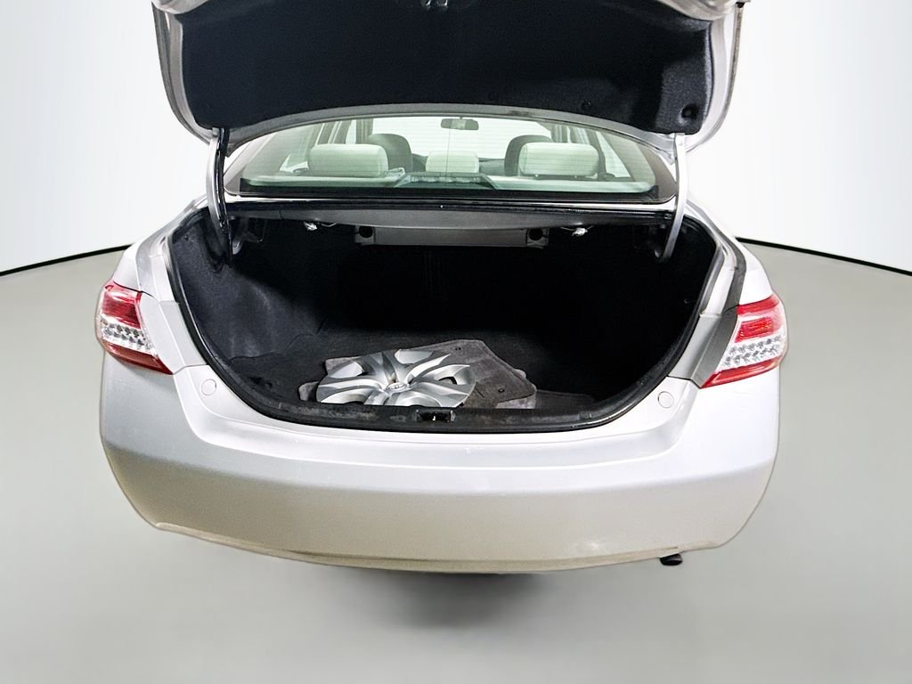 Used 2011 Silver Toyota  image 23