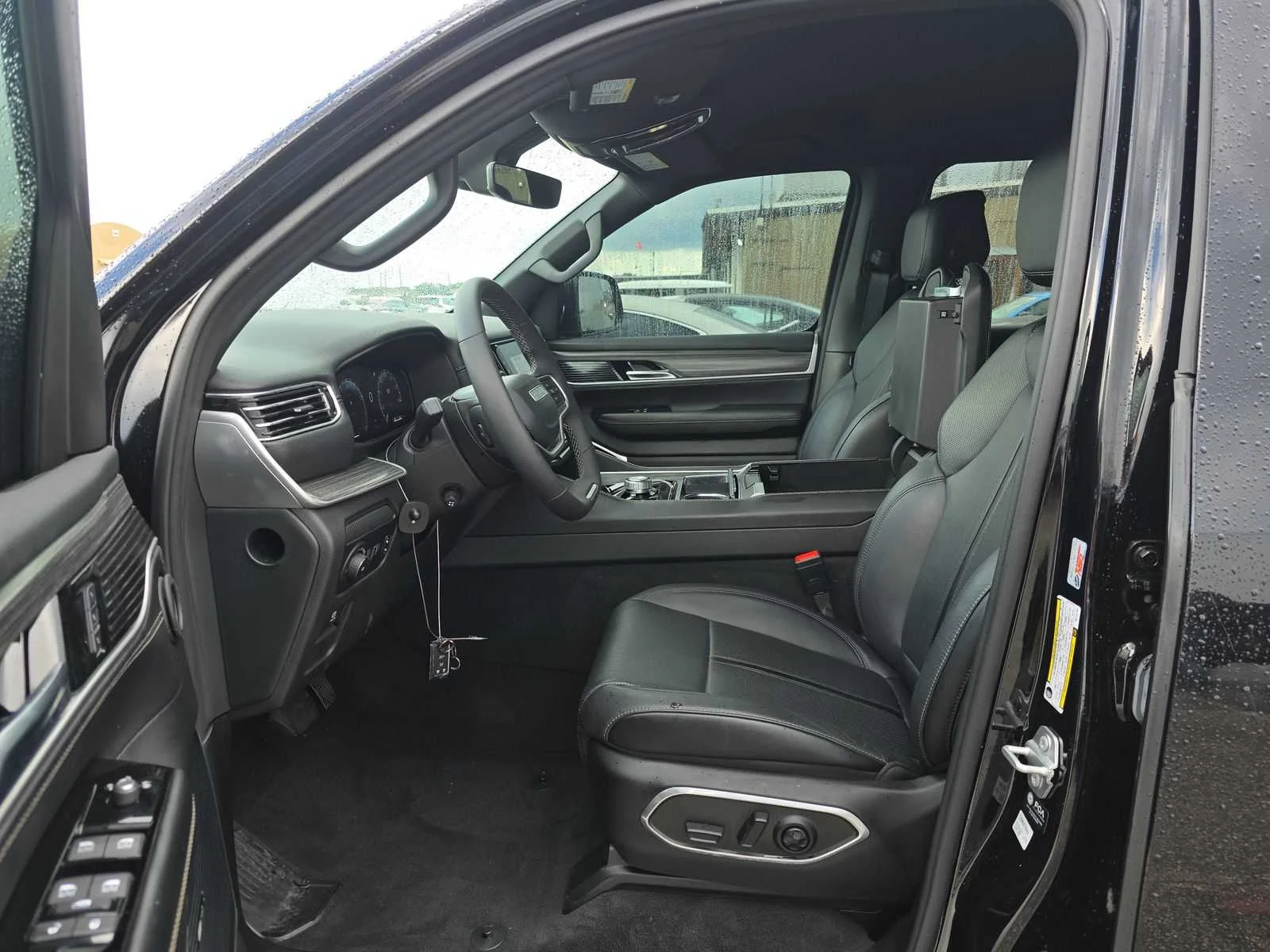 Used 2024 Diamond Black Crystal Pearlcoat Jeep Series II image 8