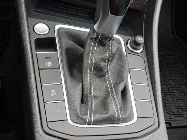 New 2027 Platinum Gray Metallic Volkswagen SE image 20