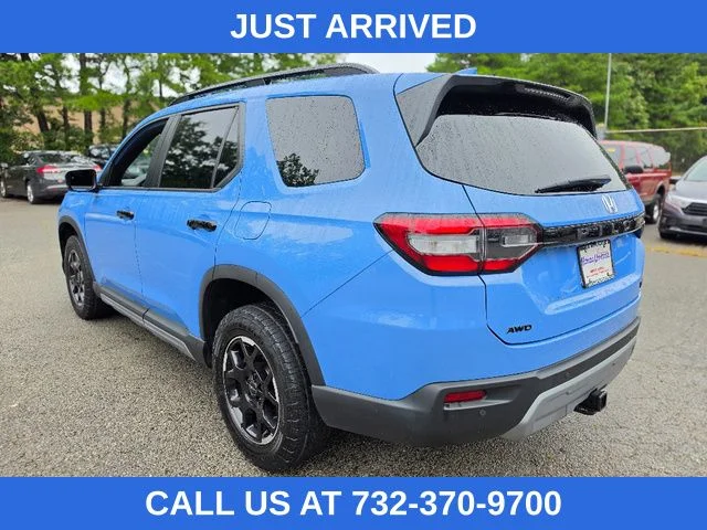 Certified Used 2025 Diffused Sky Pearl Honda TrailSport image 3