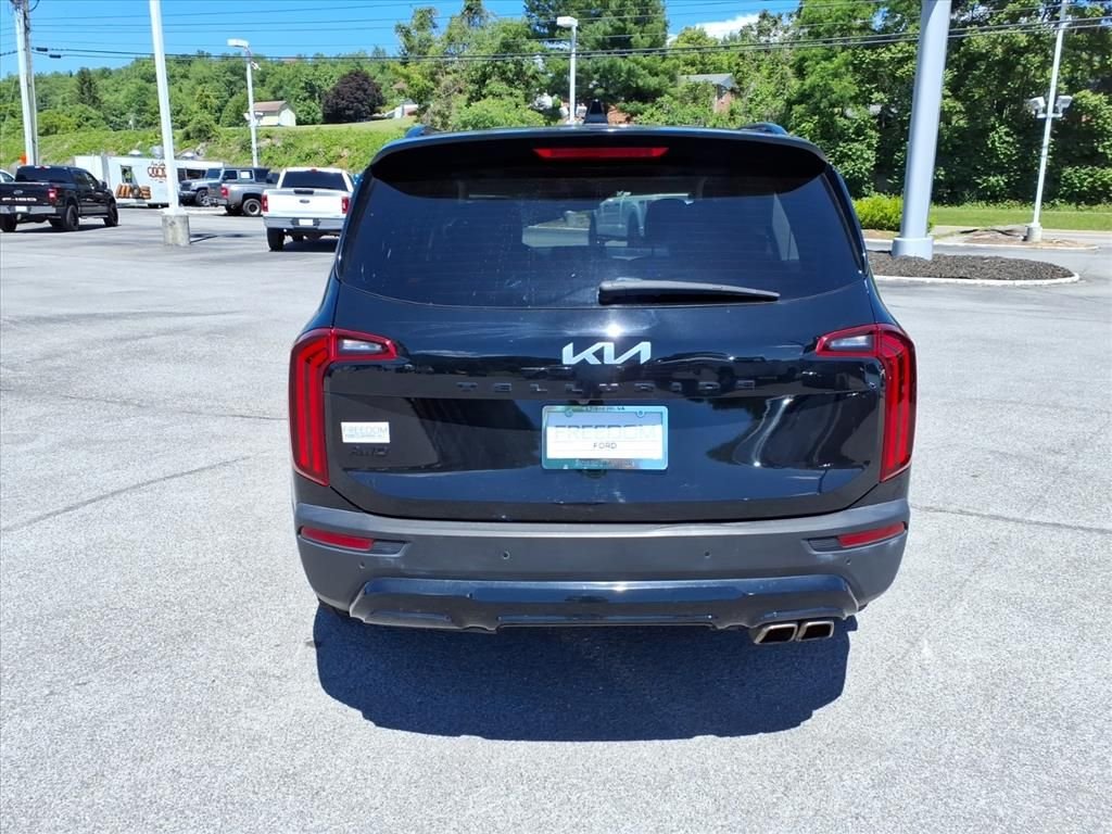Used 2022 Ebony Black Kia EX image 11