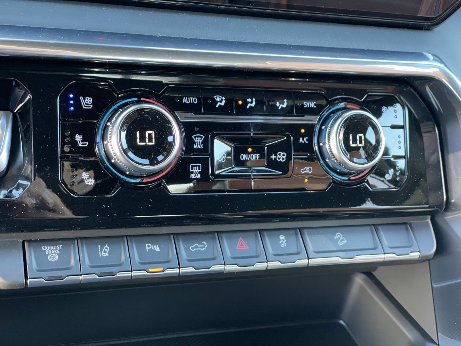 2026 GMC Sierra 2500HD Denali Ultimate - Photo 17