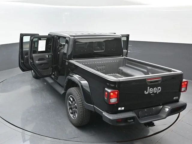 Certified Used 2022 Black Clearcoat Jeep Overland image 22