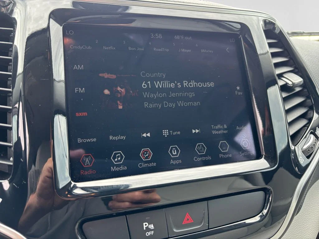 Used 2019 Gray Jeep Limited image 21