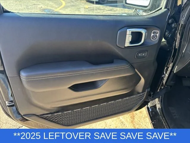 2025 Jeep Wrangler 4-Door Sahara - Photo 21