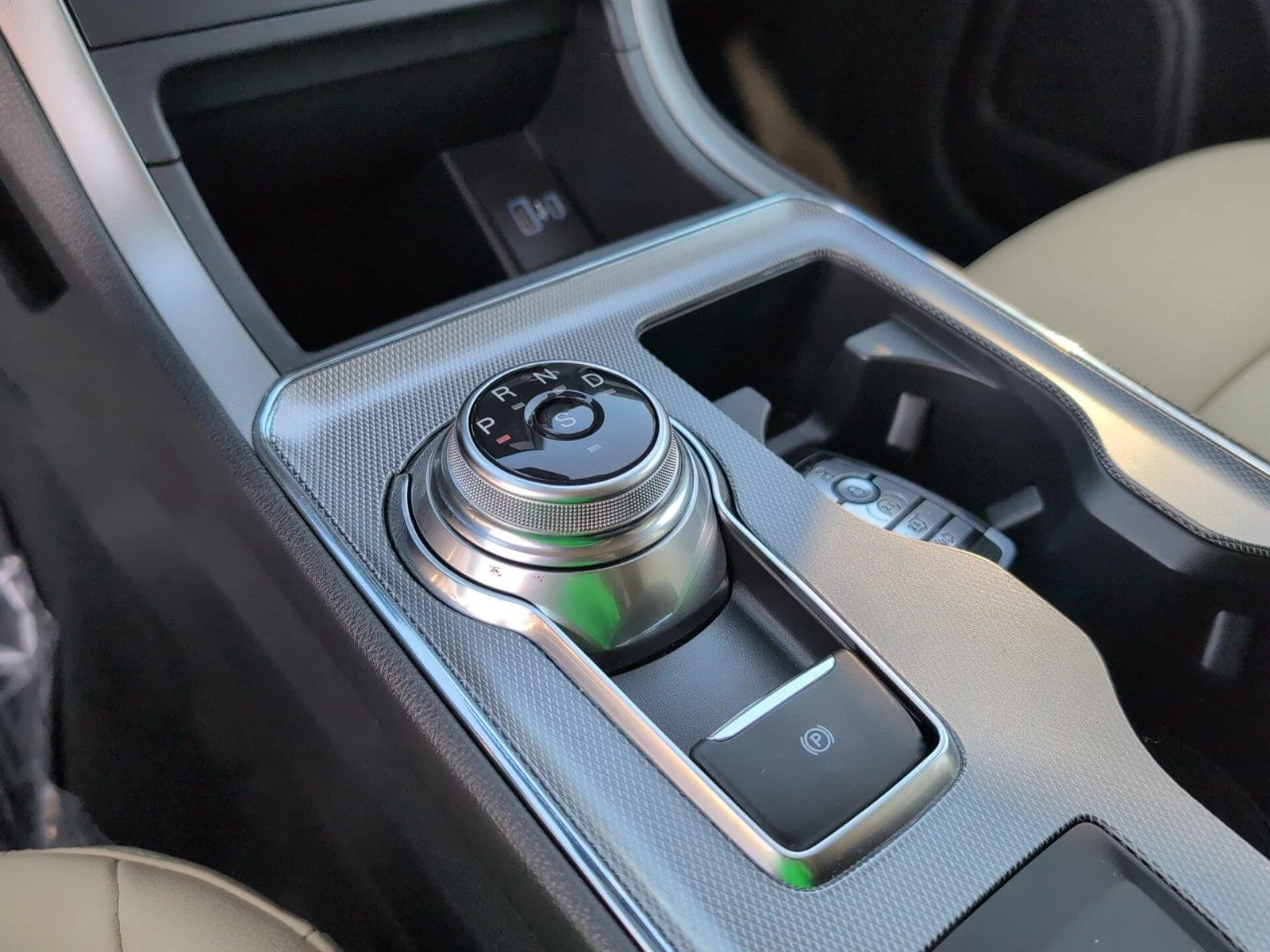 Used 2021 Star White Metallic Tri-Coat Ford SEL image 19