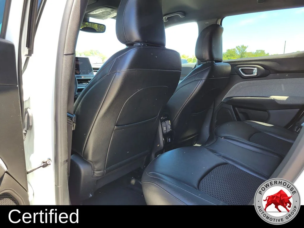 Used 2024 White Jeep Latitude image 15