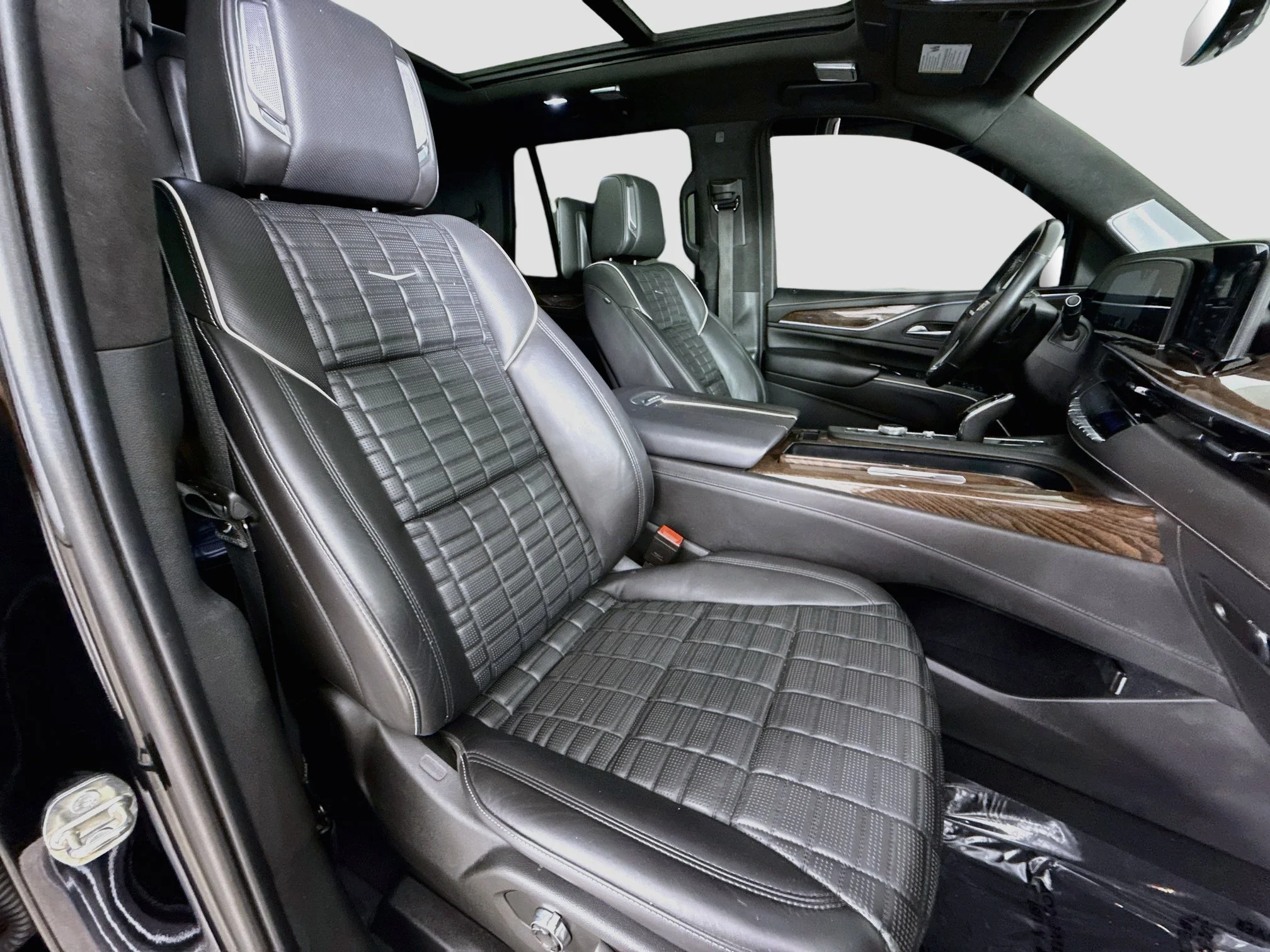 Used 2021 BLACK RAVEN Cadillac Sport Platinum image 33