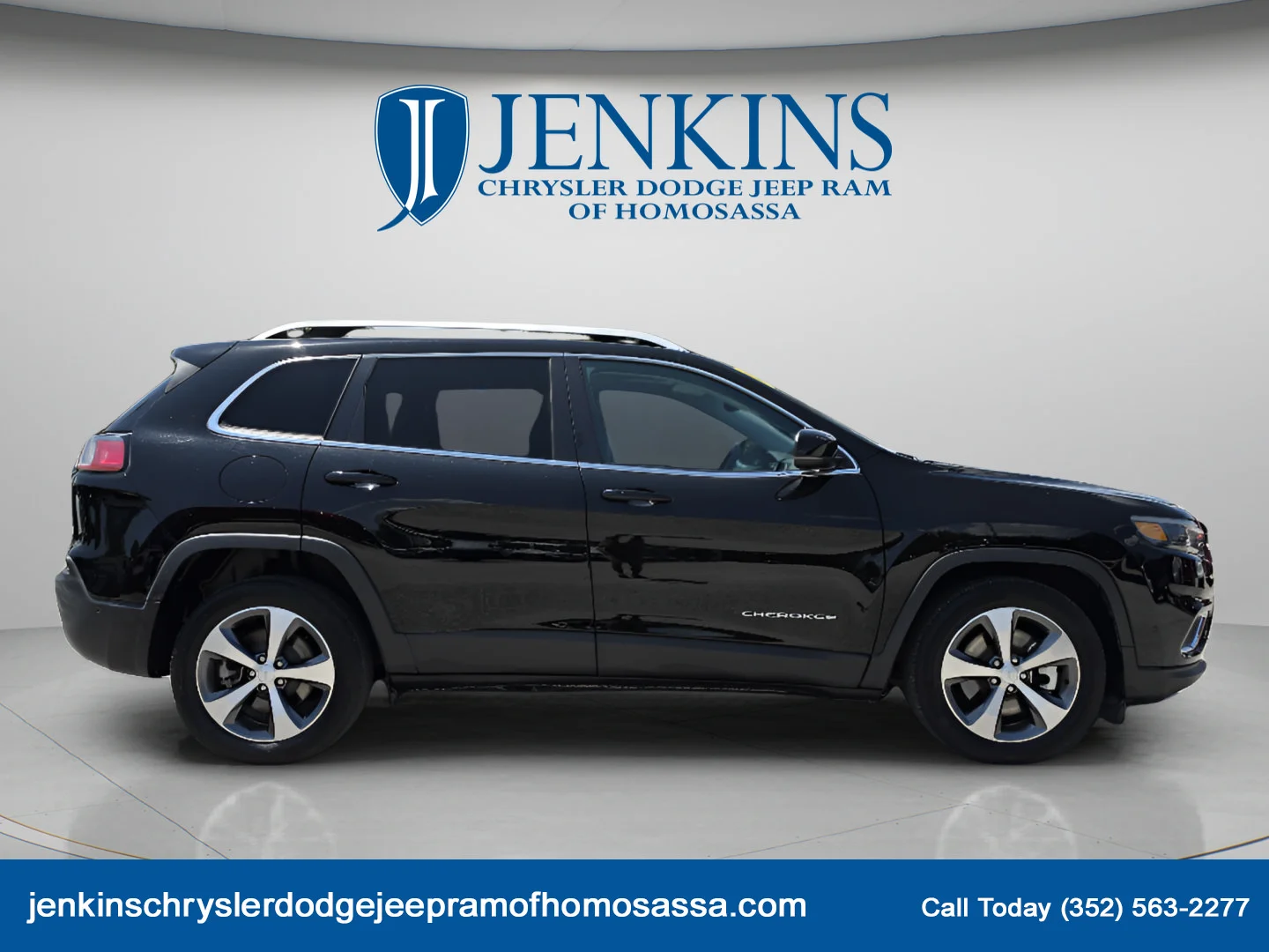 Used 2021 Diamond Black Crystal Pearlcoat Jeep Limited image 2