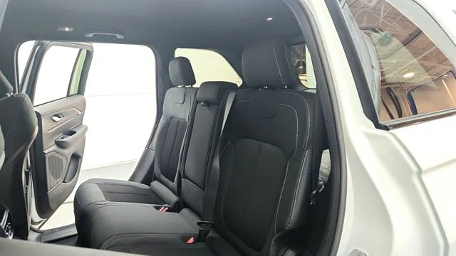 New 2025 Bright White Clear-Coat Exterior Paint Jeep Laredo image 14