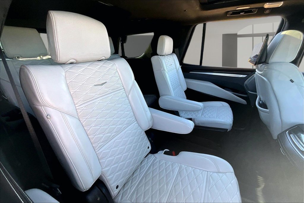 Used 2025 Green Cadillac V-Series image 29