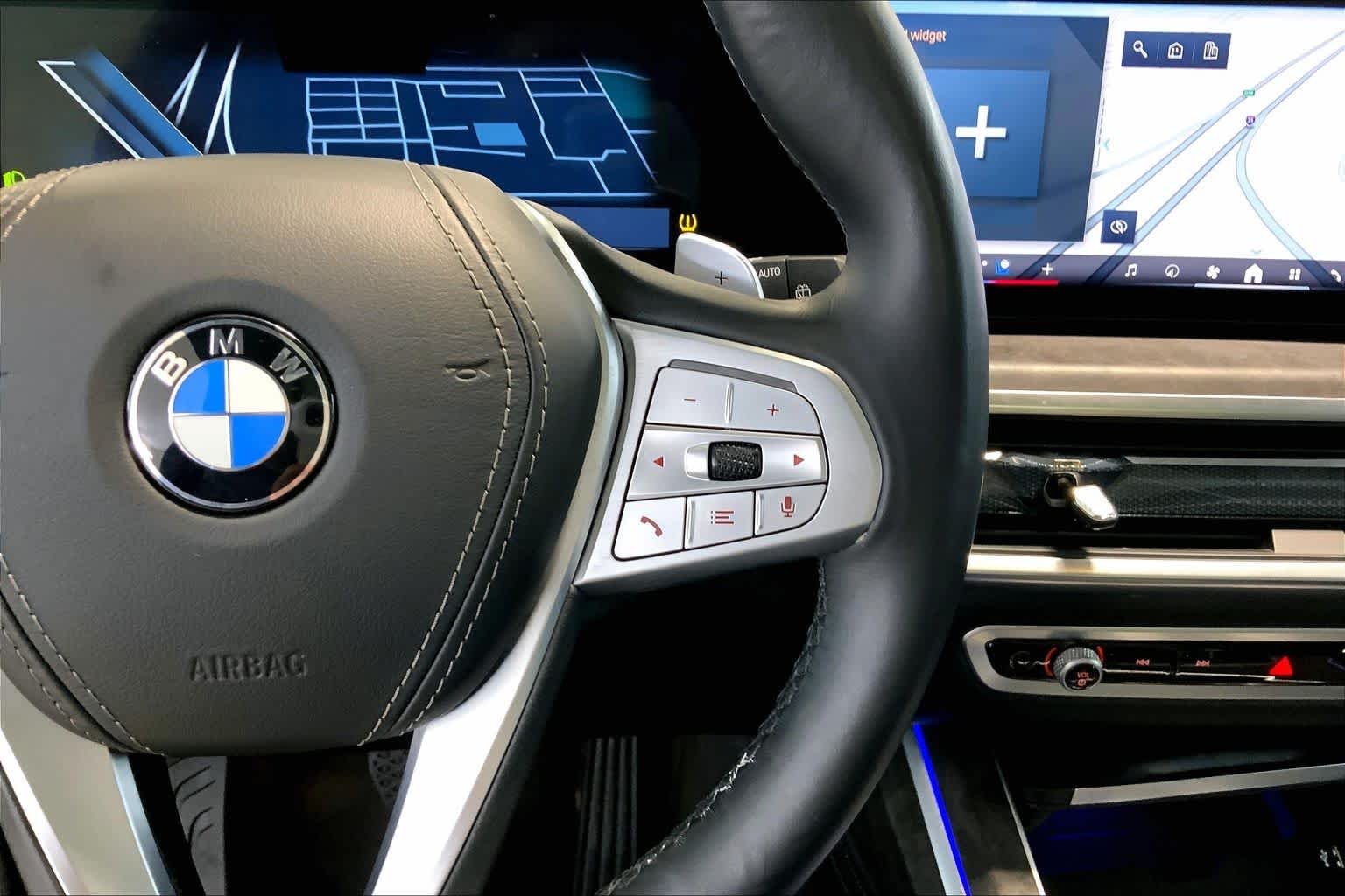 Used 2025 Black Sapphire Metallic BMW xDrive40i image 24