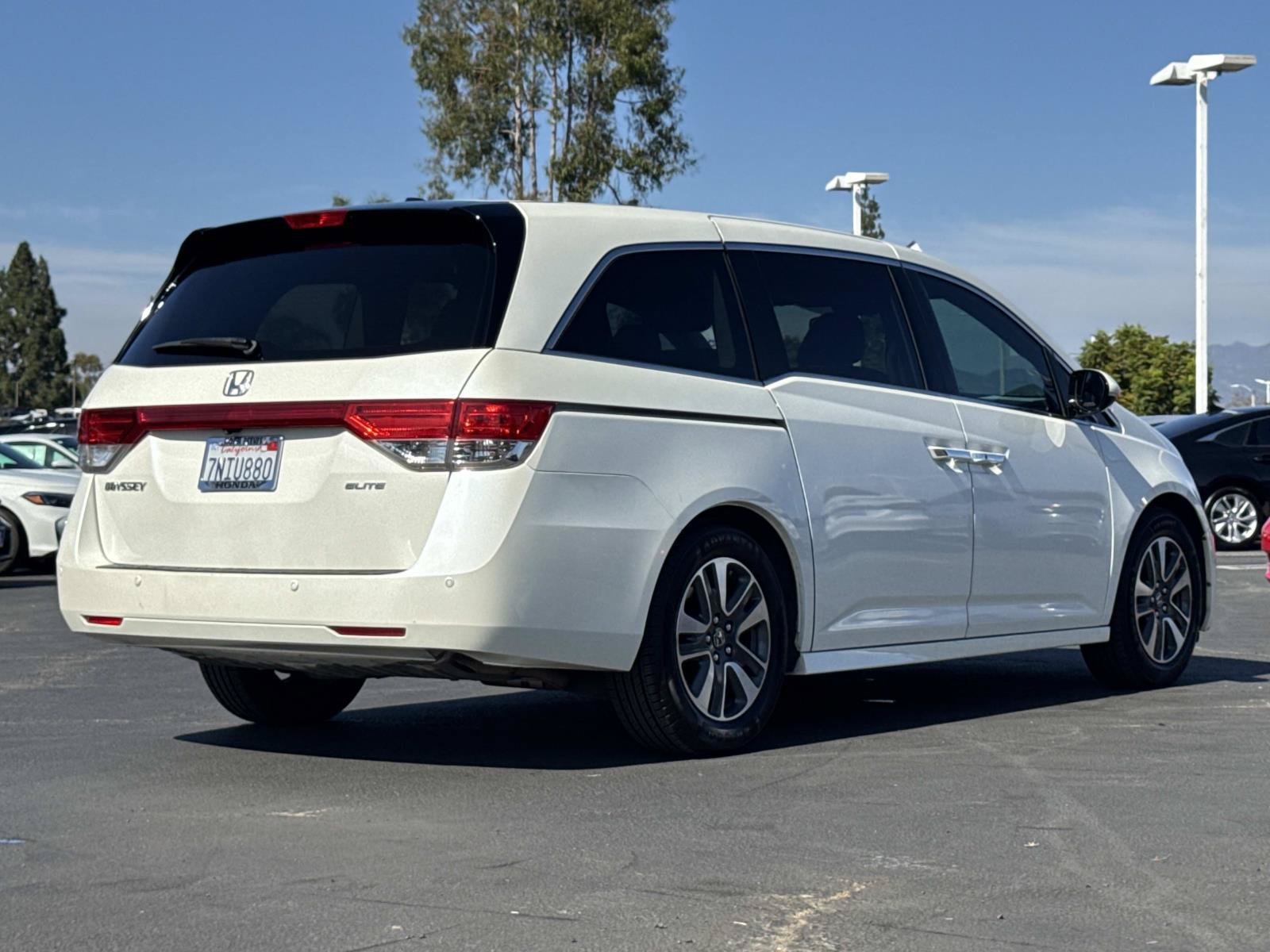 Used 2015 White Diamond Pearl Honda  image 5