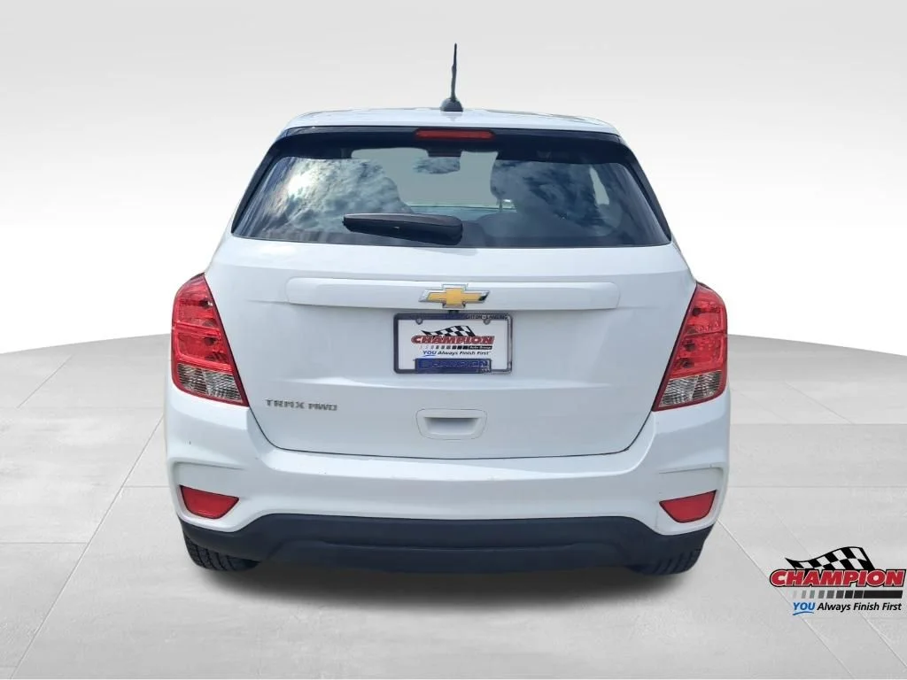 Used 2018 White Chevrolet LS image 26