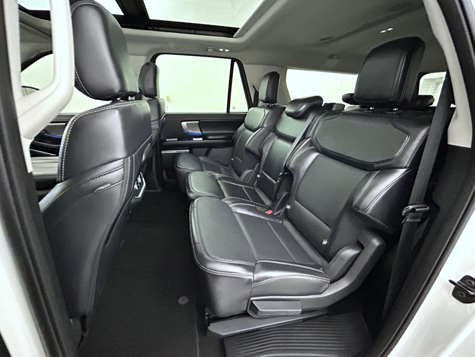 Used 2025 White Ford Platinum image 23