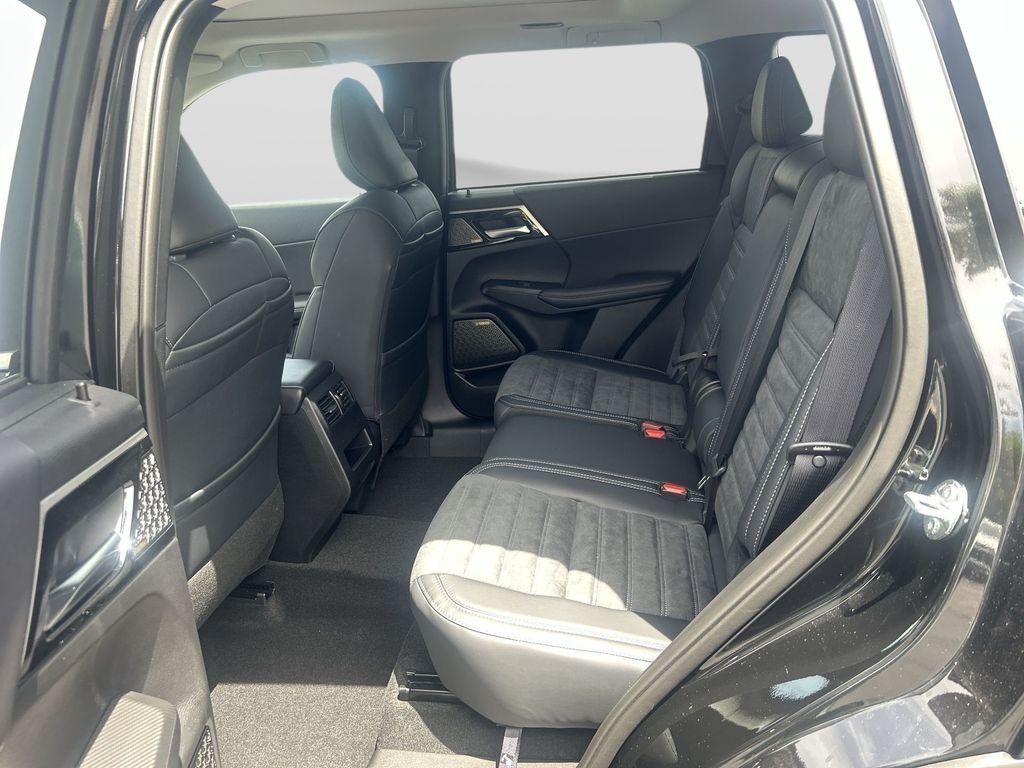 New 2026 LABRADOR BLK PR Mitsubishi SE image 16