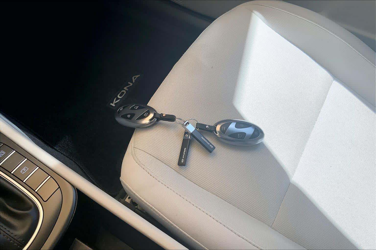 2025 Hyundai Kona SE - Photo 14