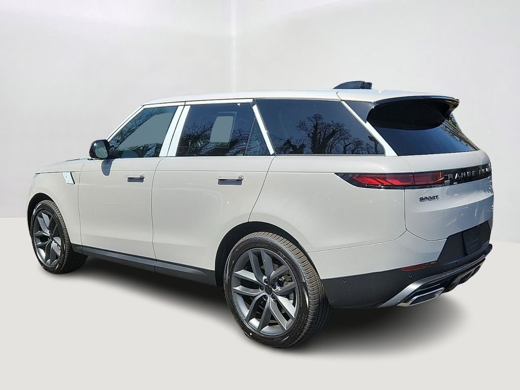 Used 2026 Borasco Grey Metallic Land Rover SE image 4