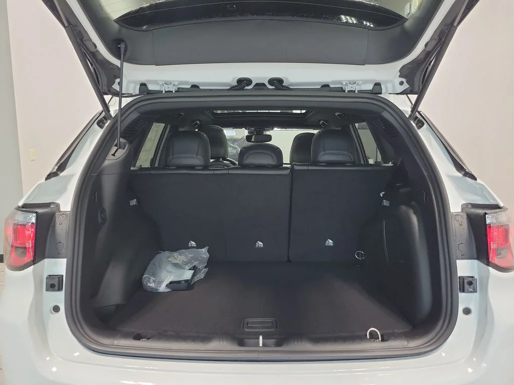 New 2026 Bright White Clear-Coat Exterior Paint Jeep Trailhawk image 8
