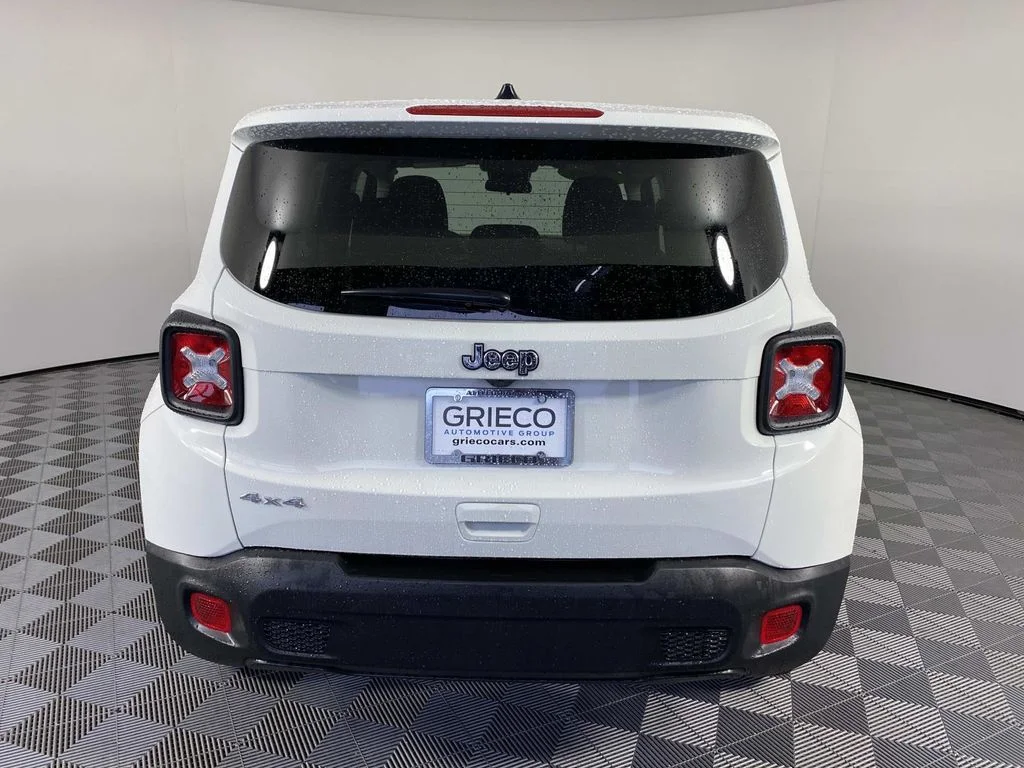 Used 2023 White Jeep Latitude image 7