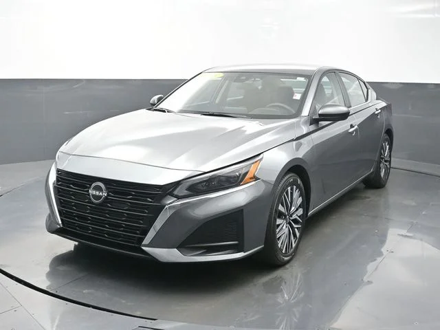 Used 2025 Gray Nissan 2.5 SV image 3