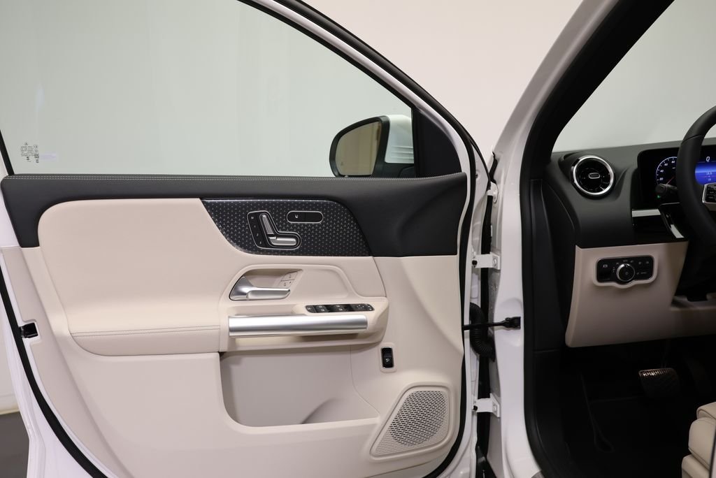 Used 2026 Polar White Mercedes-Benz GLA 250 image 29